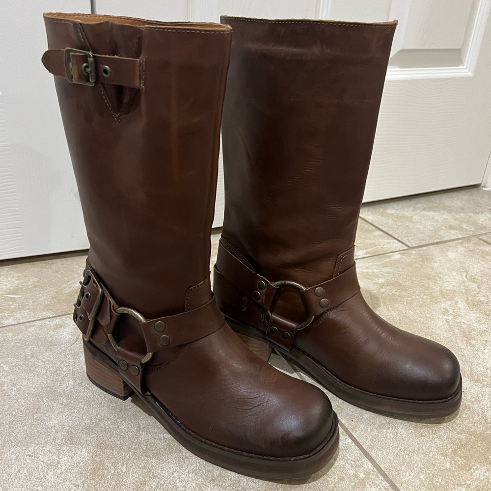 Dingo Brown Leather Boots with Buckle